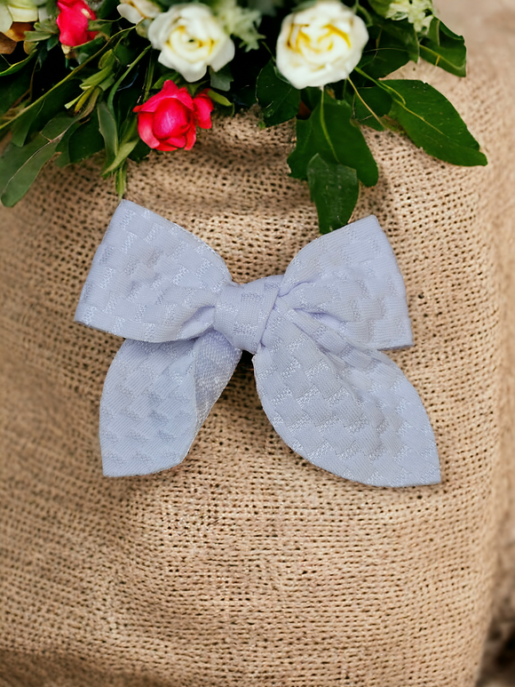 Small hair bow (textured) - white
